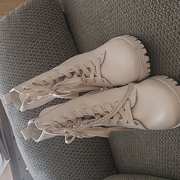 Super Cute True Craft Boots - Picture 2 of 7